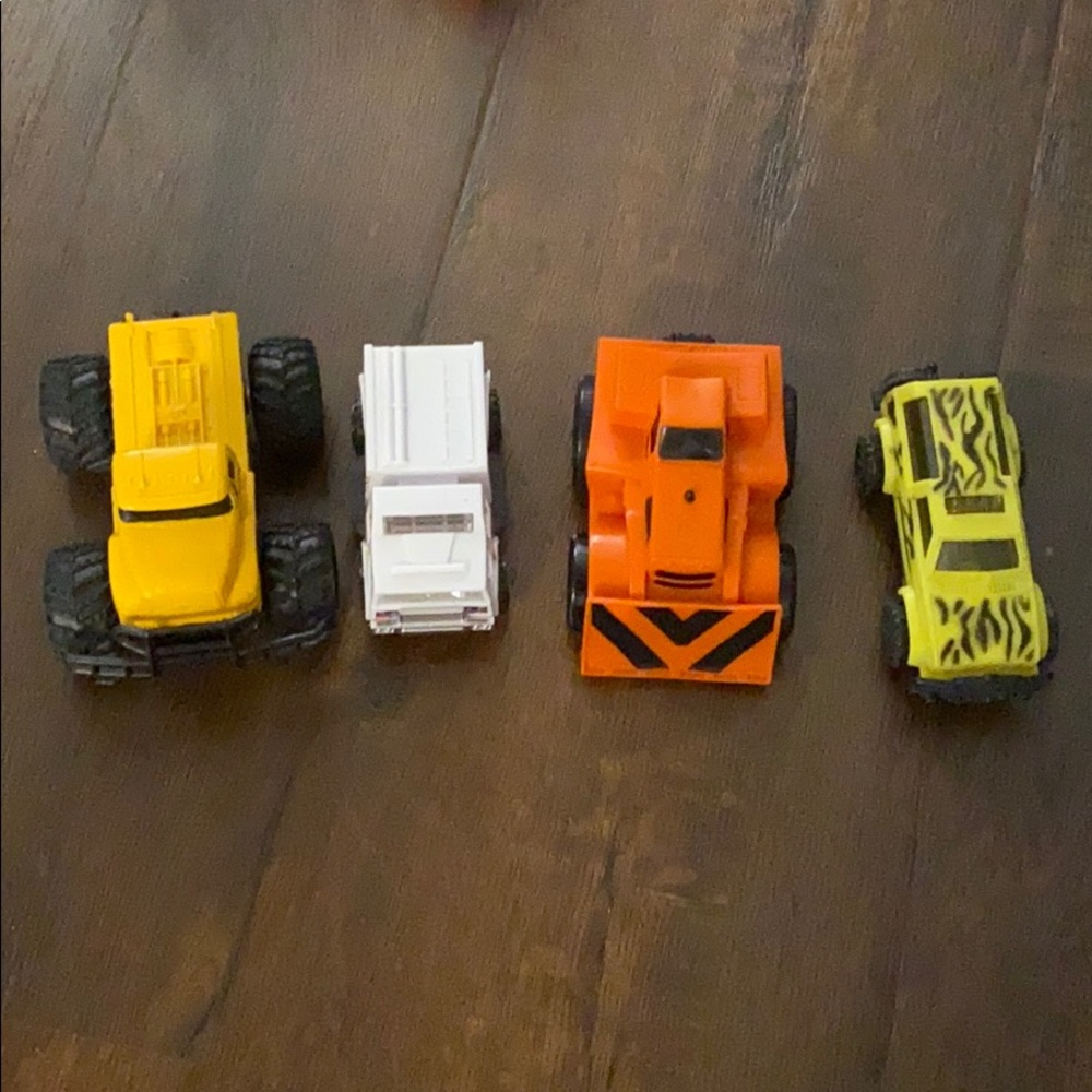 4 Toy monster Trucks